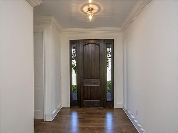 4th image of 3985 Oak Hollow Ave