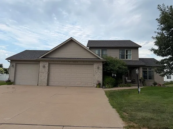 106 Park View Dr, Eldridge, IA 52748