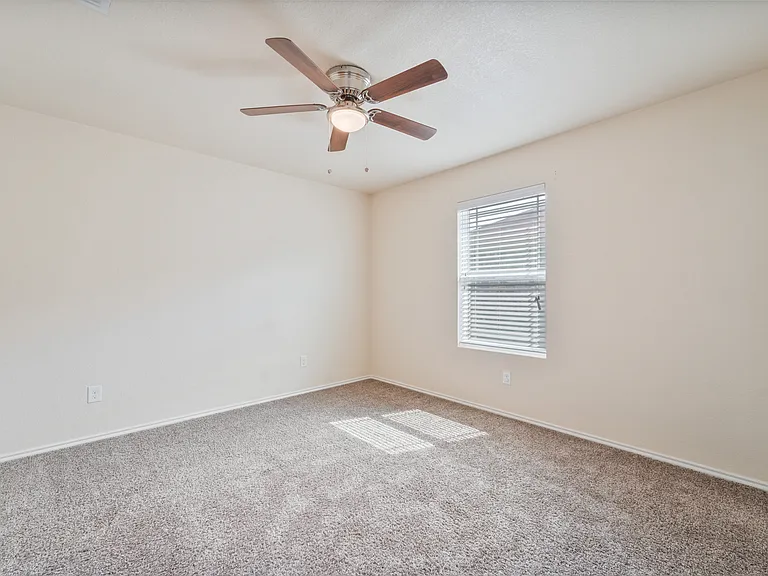 724 Liberty Valley Dr — Photo 9