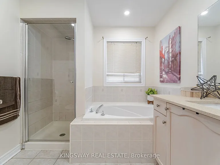 803 Khan Cres — Photo 29