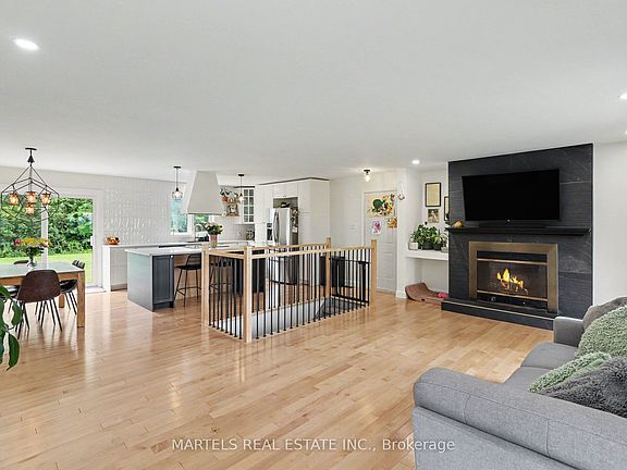 3rd image of 880 Concession St