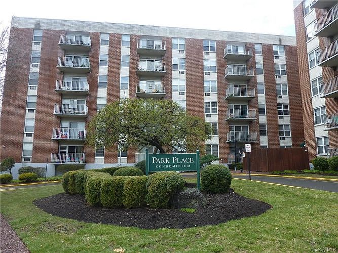 1st image of 35 Park Ave APT 4W