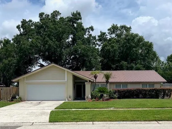 1304 Sandalwood Dr, Plant City, FL 33563