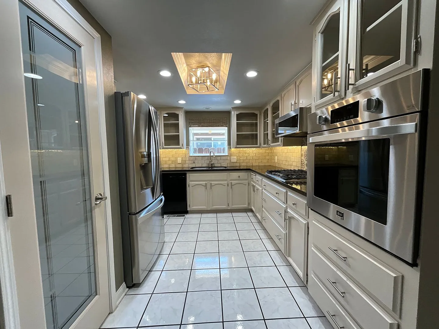 Lovely home in prime Northeast Fresno area! — Photo 2