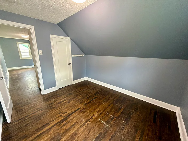 45 Campbell Ave — Photo 17