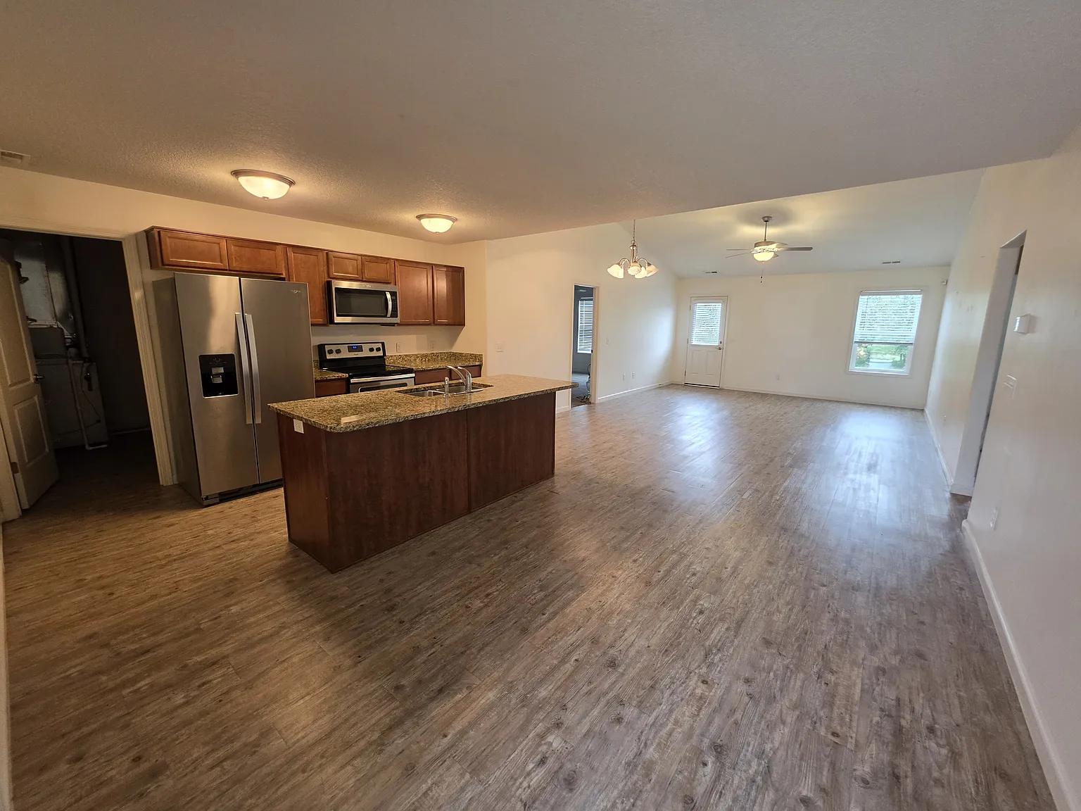 3 bed, 1583 sqft, $1,856 — Photo 3