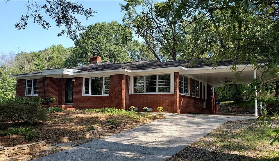 1st image of 695 Mitchell Dr