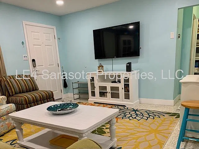 538 Lafayette Ct — Photo 4