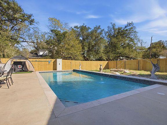 3rd image of 1617 Walker Rd