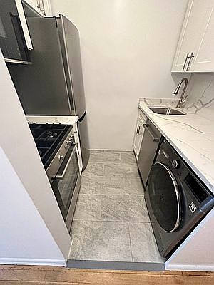 3rd image of 1616 York Ave APT 8