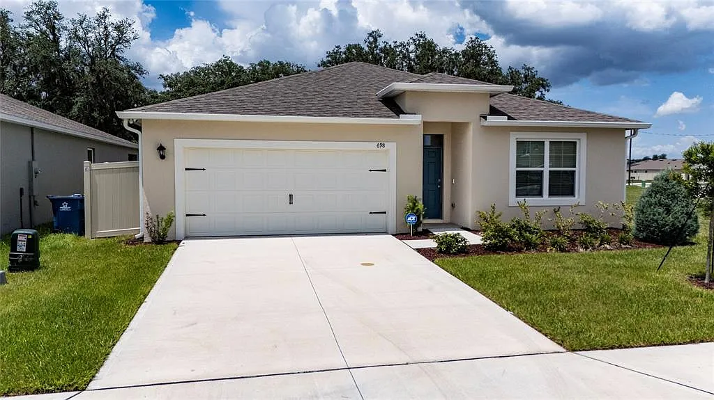4 bed, 2.0 bath, 1882 sqft, $2,250 — Photo 1