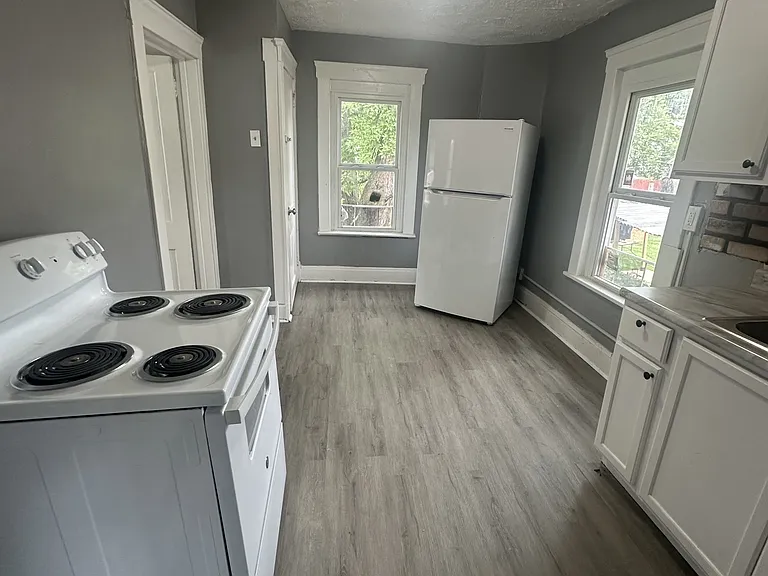7613 Bancroft Ave — Photo 13