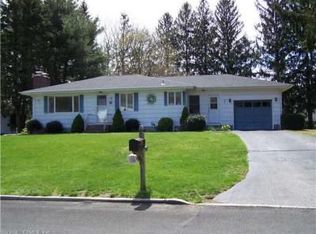 5 Hillcrest Dr, Waterford, CT 06385