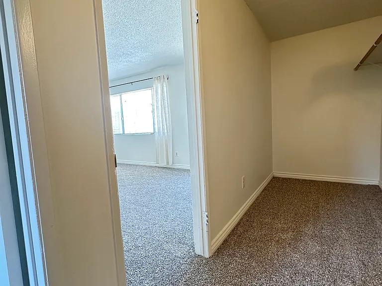 1554 W Ramona Dr #B — Photo 7