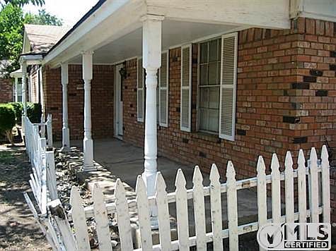 4th image of 1511 Brook Valley Ct