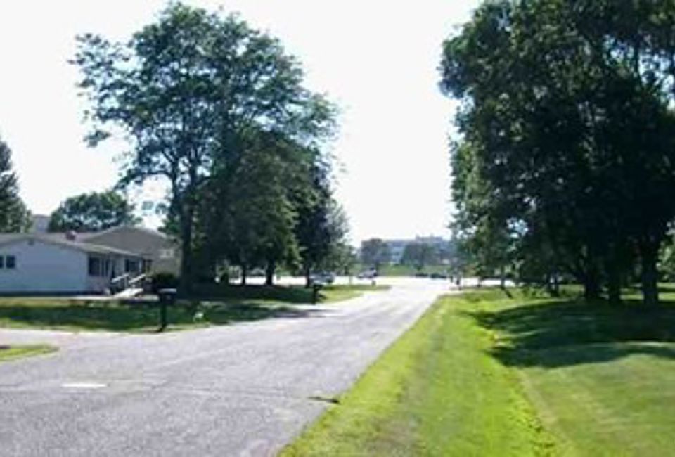 Exterior Neighborhood (street photo)