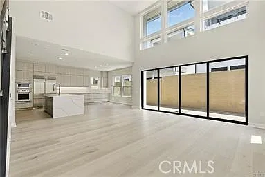 5 bed, 3411 sqft, $9,500 — Photo 2