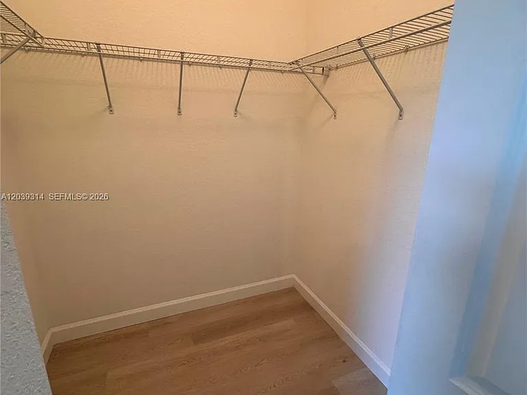 1810 SE 26th Ter — Photo 5