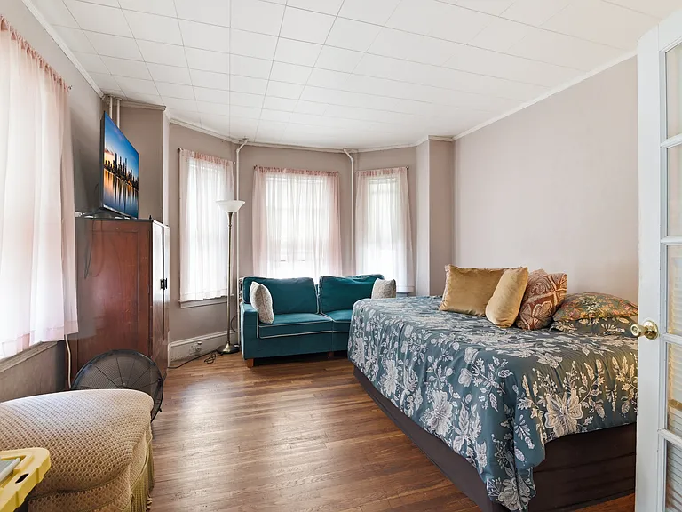 113 Nightingale Ave #1 — Photo 2