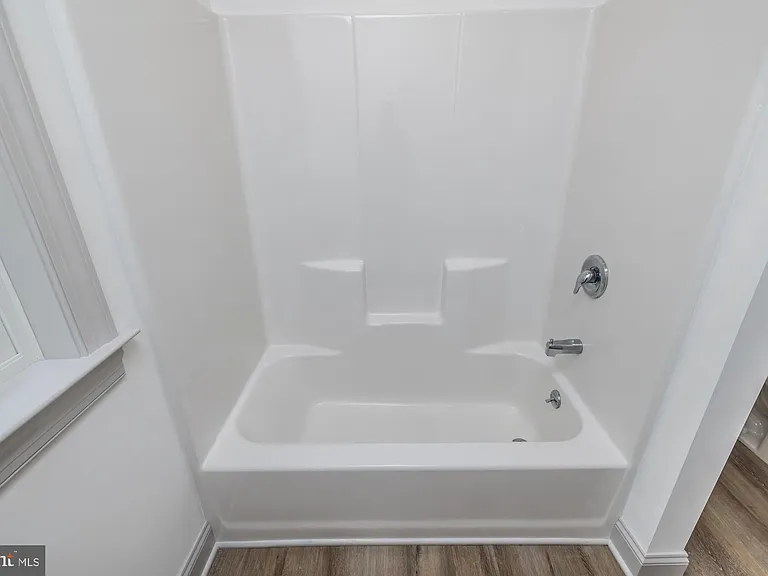 411 James St — Photo 47