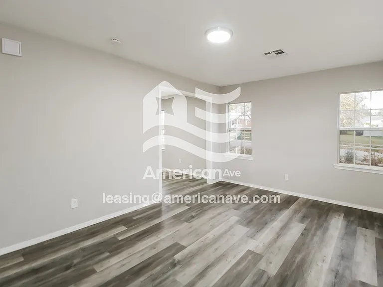 1581119_005_wm_-_living_room_13348801.jpg