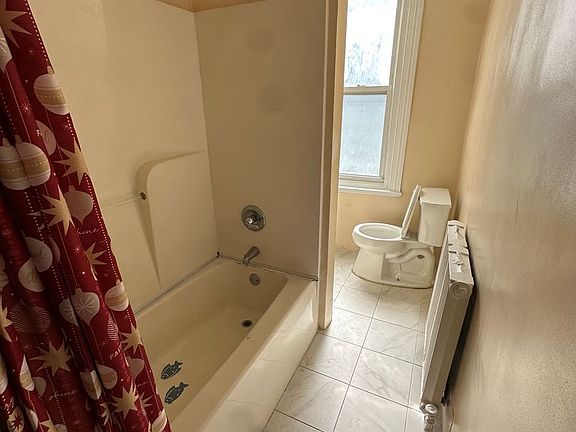 5th image of 1055 Washington St #3