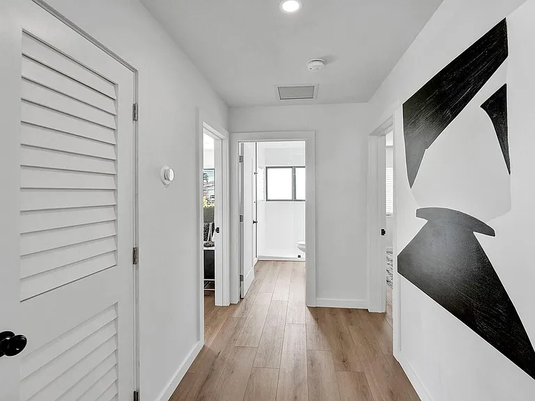 5501 NE 18th Ter — Photo 41