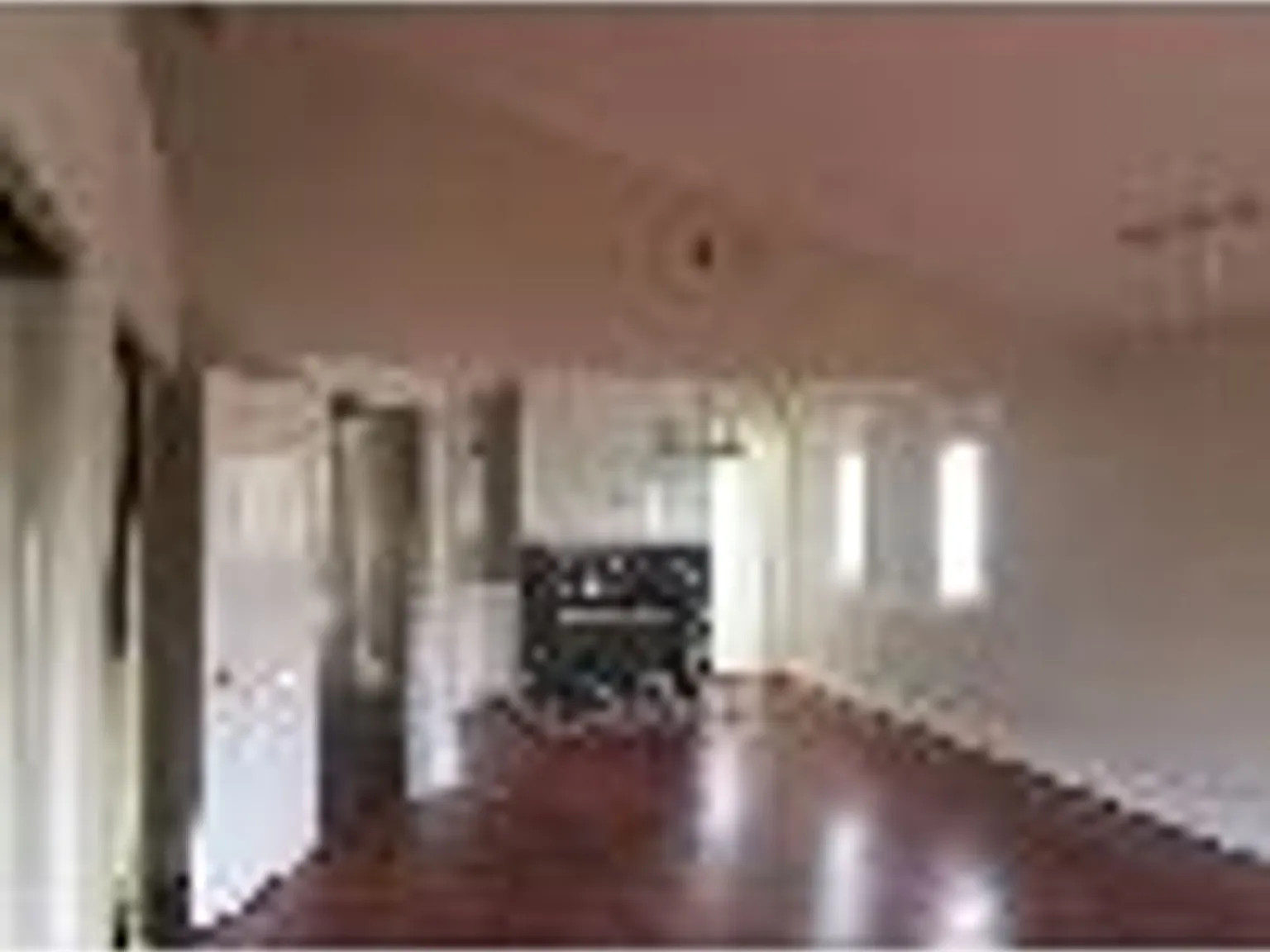 One of a kind, spacious upstairs duplex in Uptown Whittier. No Pets. — Photo 2
