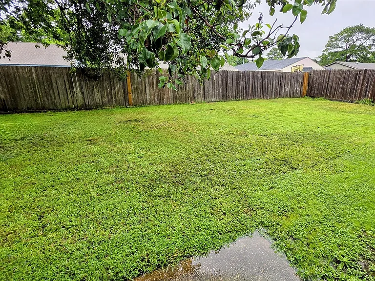 7518 Smiling Wood Ln — Photo 12