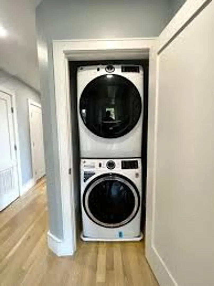 New Apartment on Washington Sq. In-Unit Washer and Dryer, Central Heat/AC, Steps from the T Stop — Photo 3