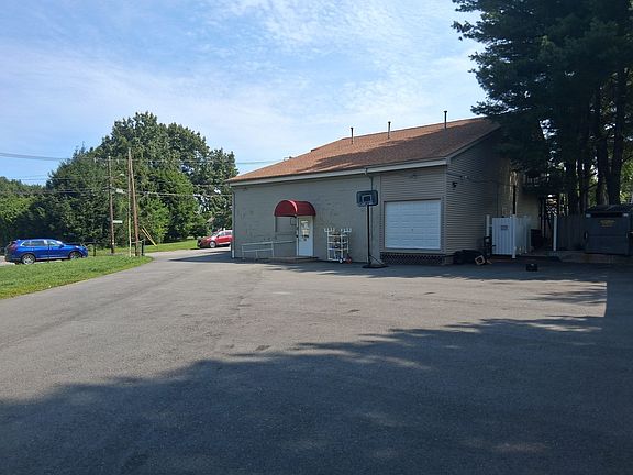 4th image of 484 Burncoat St