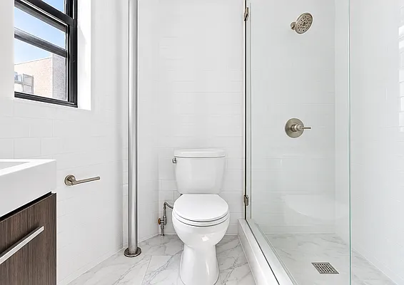 Bathroom, photo 1