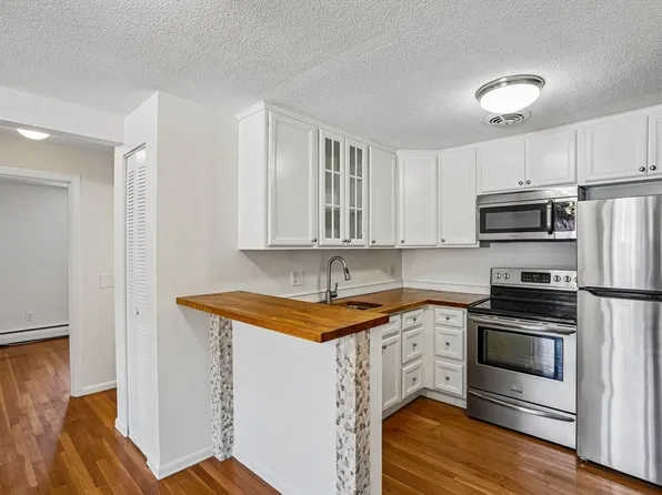 145 Warren St APT 7, Watertown, MA 02472