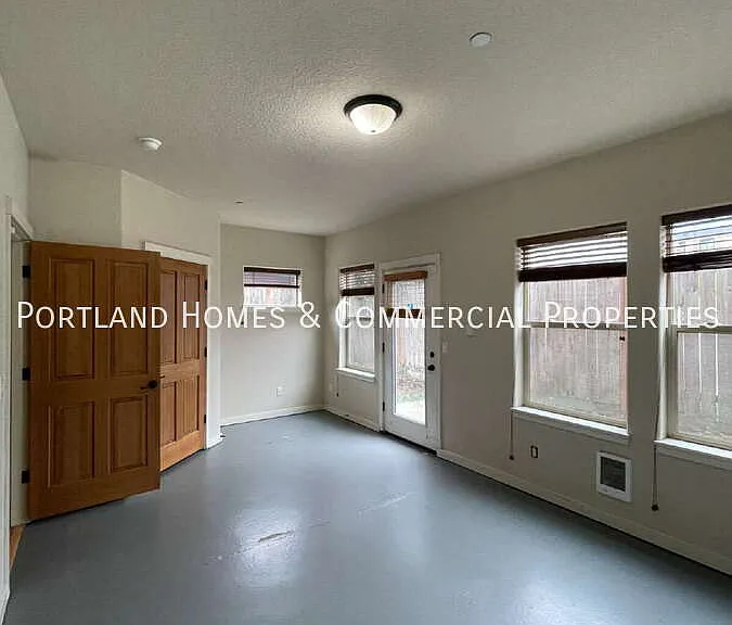 4409 NE Killingsworth St #101 — Photo 9