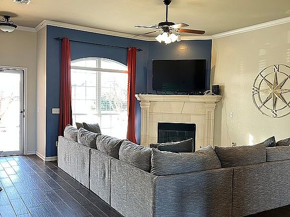 Natural gas fireplace