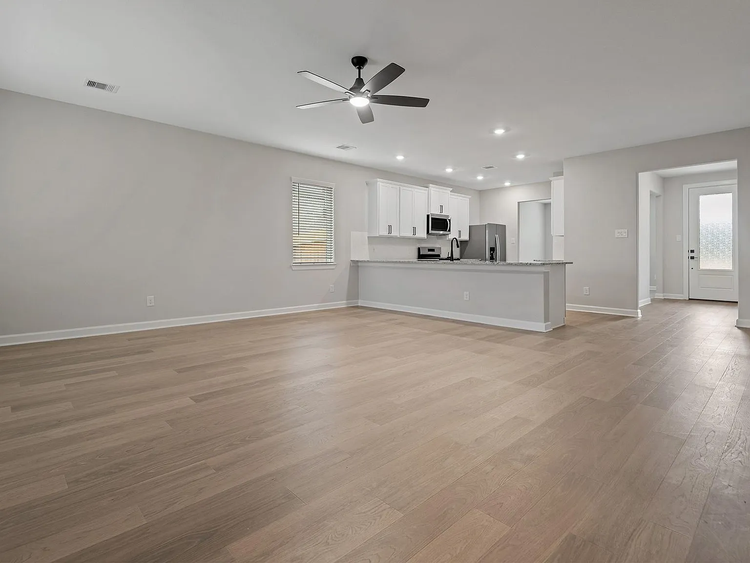 3 bed, 2.0 bath, 1847 sqft, $2,900 — Photo 4