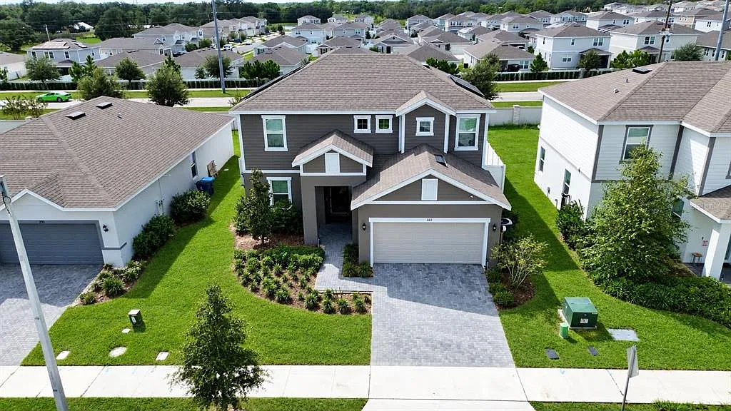 4 bed, 3.0 bath, 2457 sqft, $2,500 — Photo 1