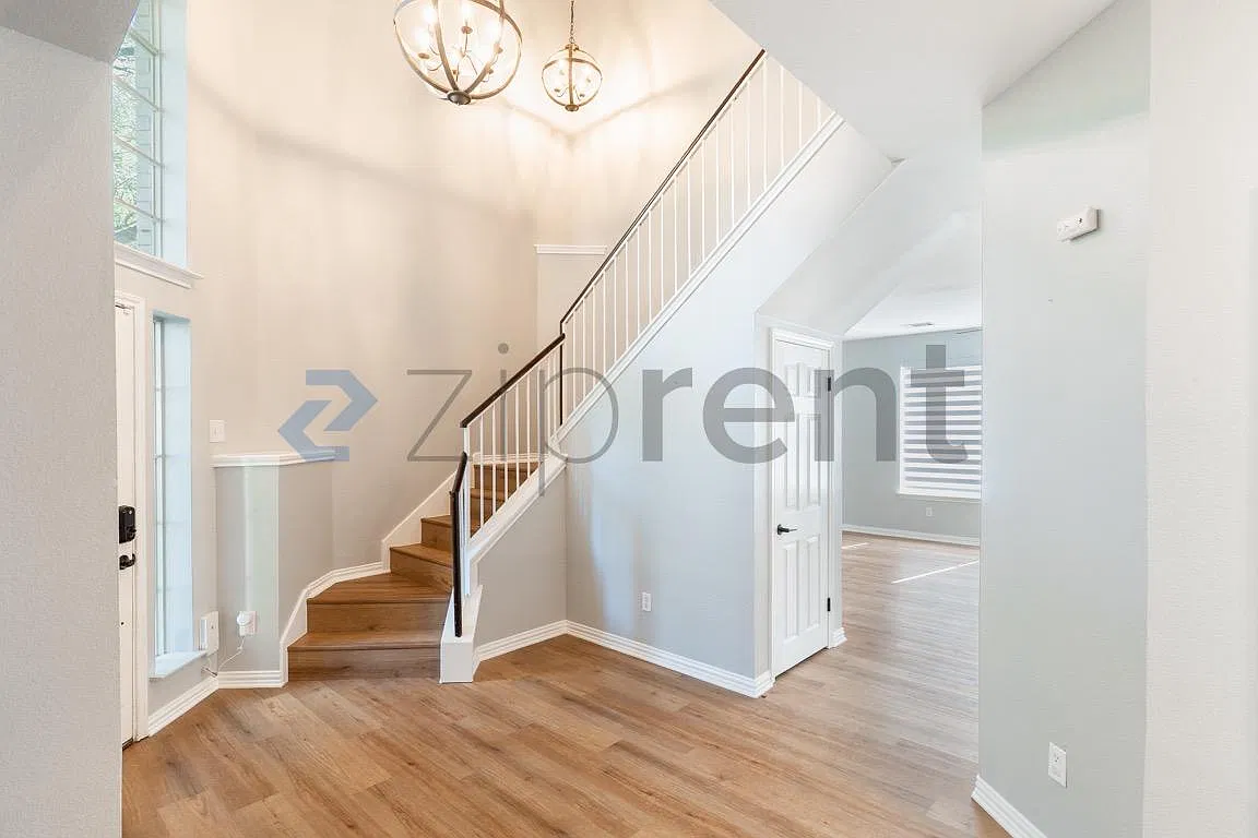 4 bed, 2.5 bath, 2168 sqft, $3,299 — Photo 3