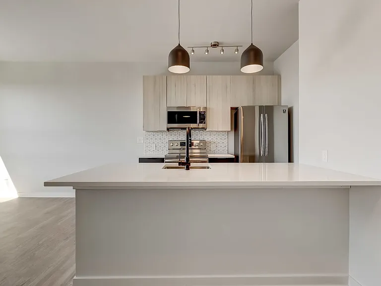 115 W Hamburg — Photo 49