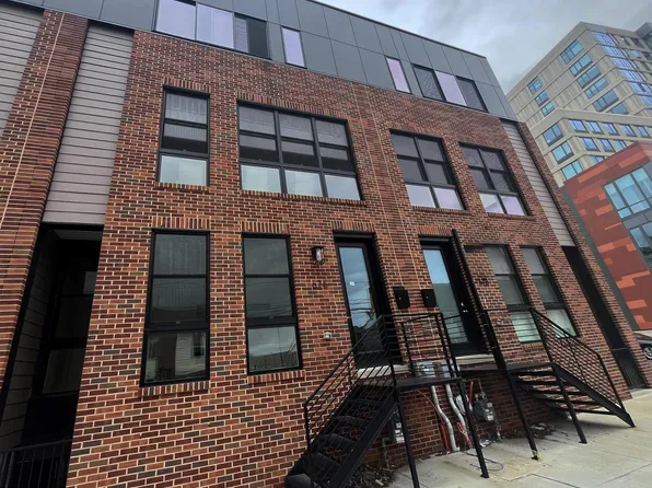 678 N 13th St, Philadelphia, PA 19123