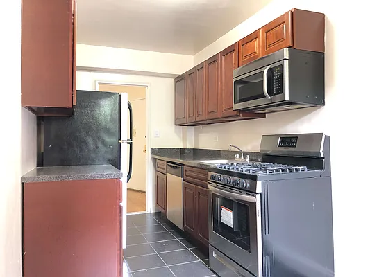 Rented by Kew Forest Realty Inc | media 10