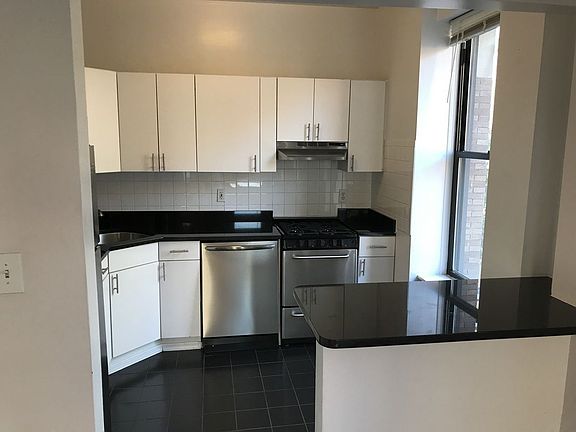 2nd image of 200 W 92nd St APT 3C