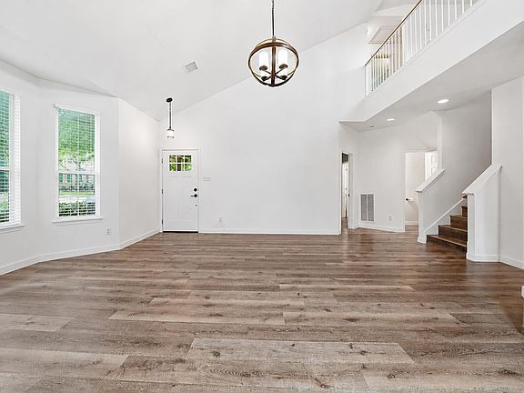 5th image of 1015 Peyton Pl
