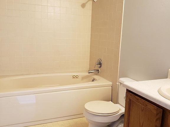 Main bath with Jacuzzi tub