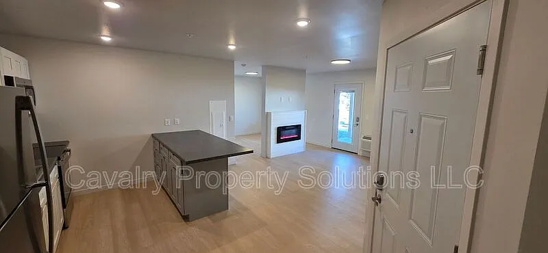 Studio, 1.0 bath, 620 sqft, $1,300 — Photo 2