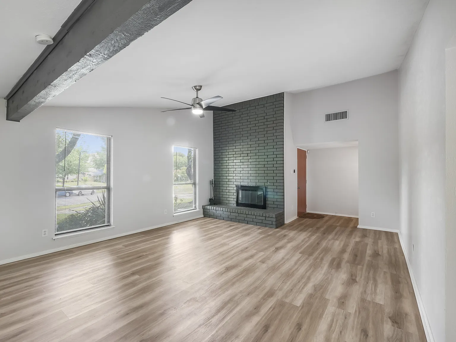 3401Meadow Oaks Drive — Photo 4