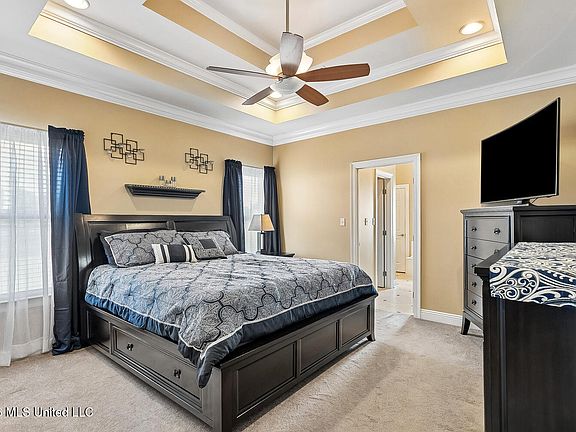 5th image of 12 Seminole Dr