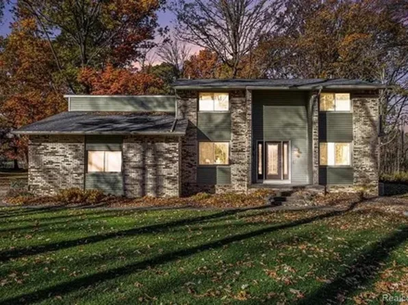 (undisclosed Address), Milford, MI 48381