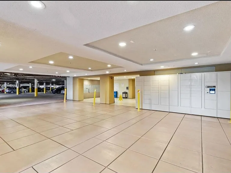 Lobby/Parking Garage/Package Locker Concierge
