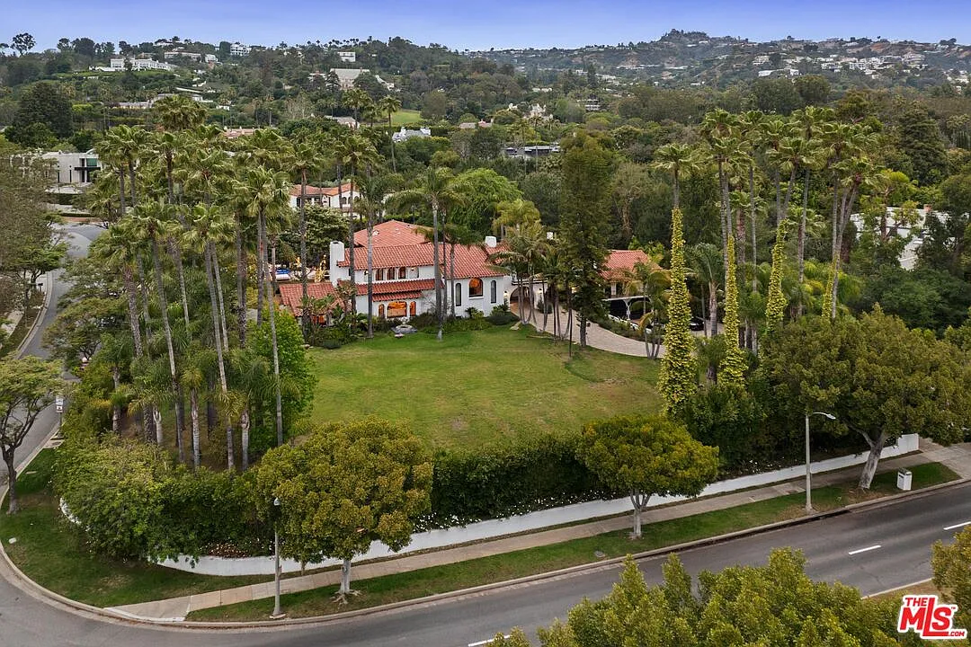 9 bed, 13.0 bath, 10000 sqft, $98,000 — Photo 1